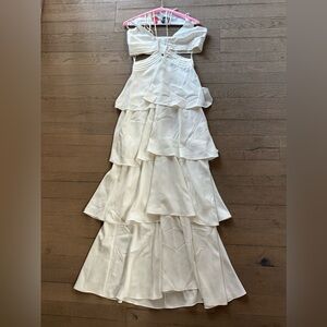 Line and dot Sonia Maxi dress in White🤍